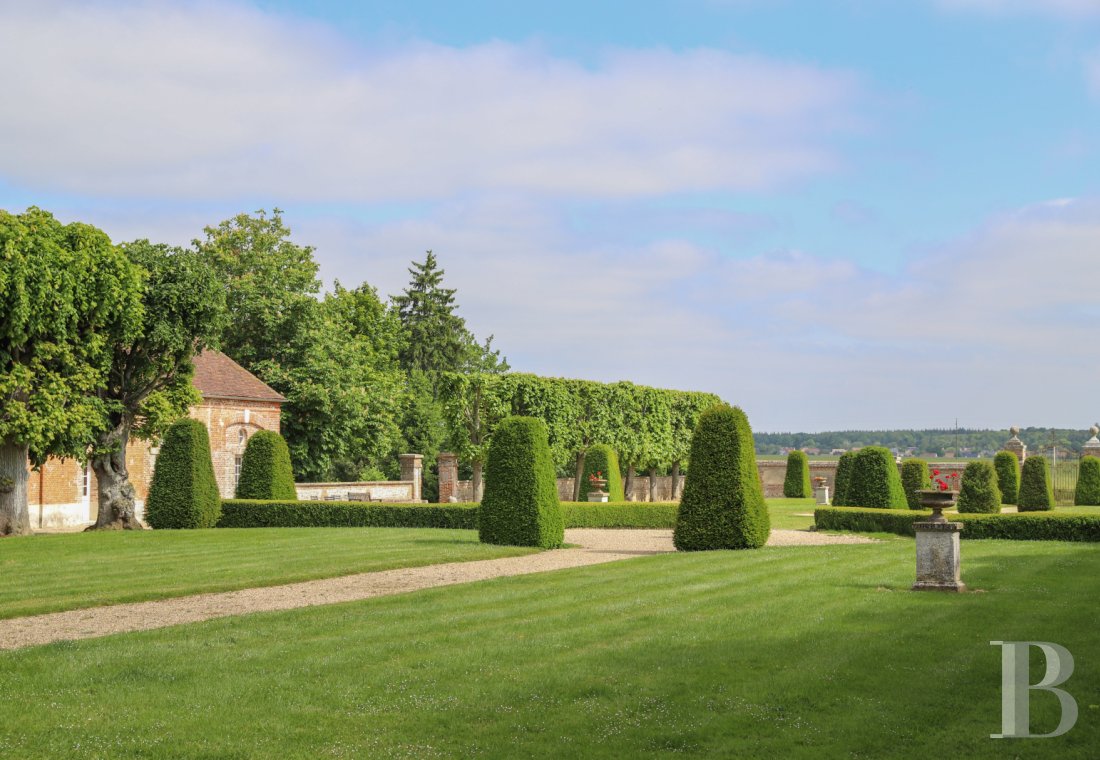 Dans l’Eure, au nord d’Évreux, un château de plaisance du 18e siècle avec parc et jardin à la française - photo  n°56